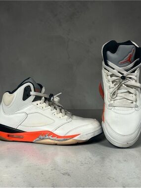 Jordan Retro Basketball Shoes shattered in White, Orange & Black